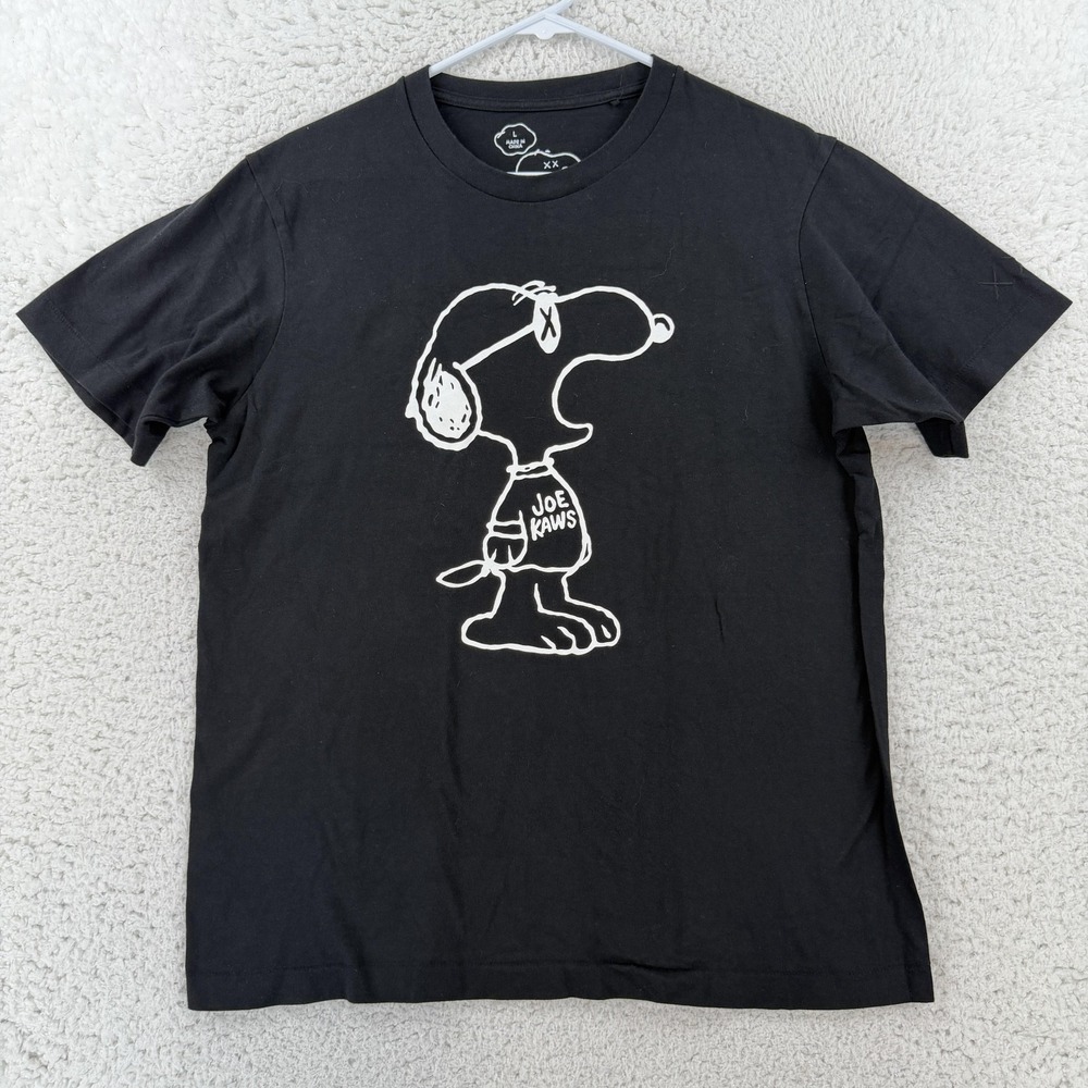 Uniqlo Mens Large Black KAWS Peanuts Snoopy Graphic Tee T-Shirt UT 341-407199